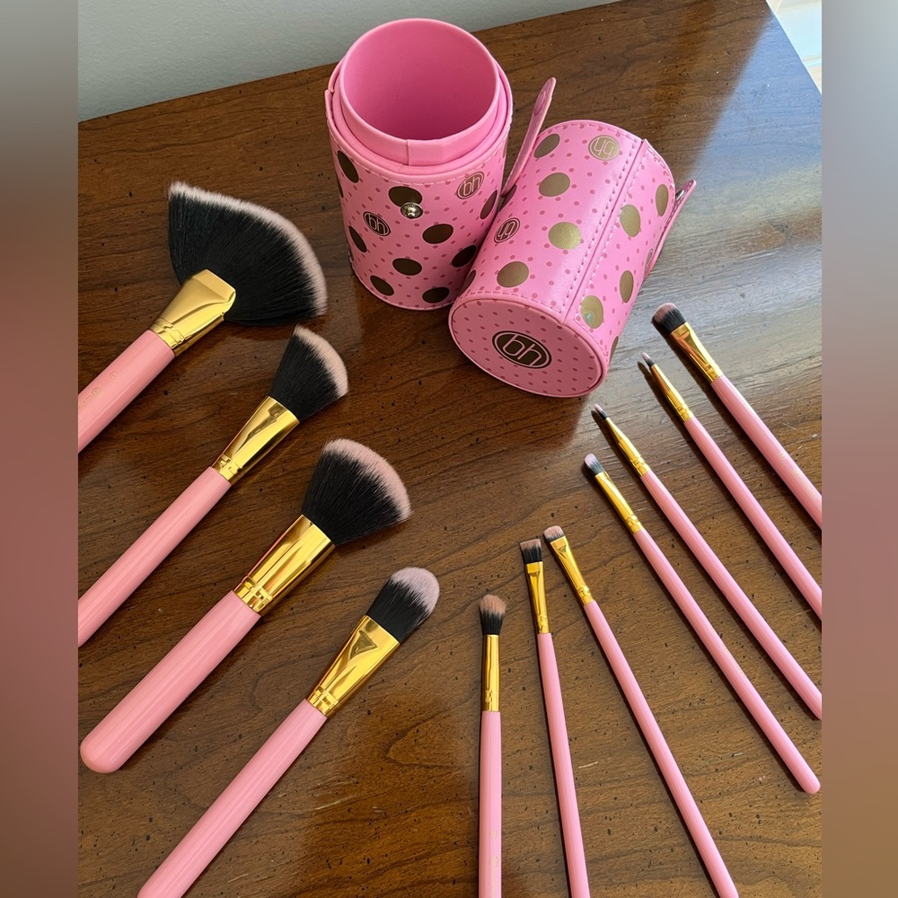 BH BARELY USED Makeup Brush Set